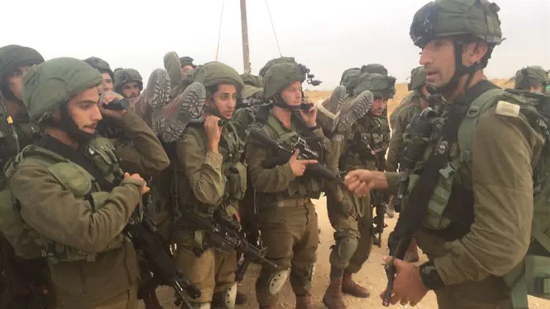 רס"ן רפאל חמרה עם חייליו