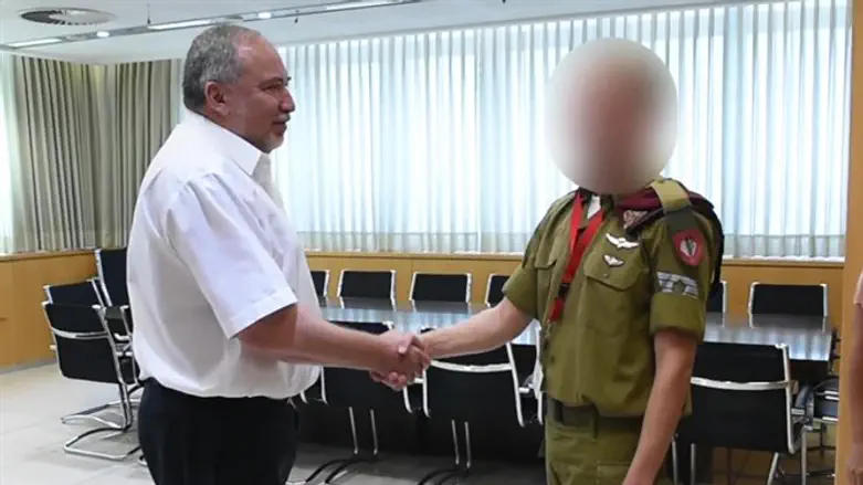 Авигдор Либерман и сержант "А."