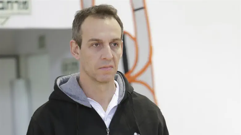 קטש. יתחרה בתחרות השלשות