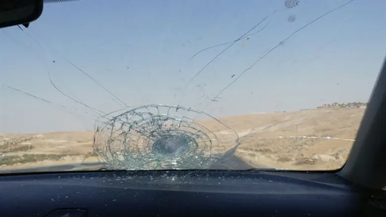 Машина после нападения. Иллюстрация