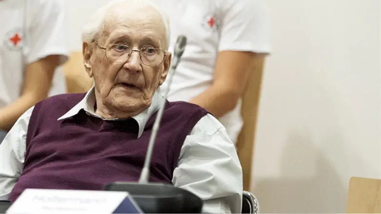 אוסקר גרונינג בבית משפט.