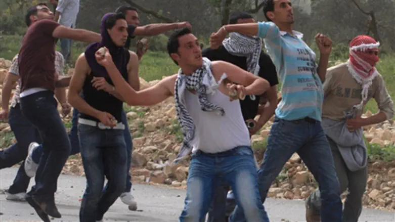 "Каменная атака". Иллюстрация