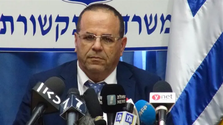 איוב קרא