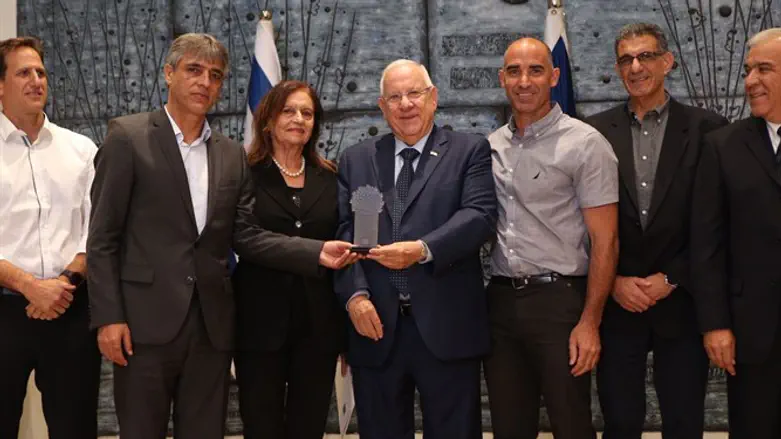 נשיא המדינה עם אלי אוחנה ואיציק קורנפיין היום