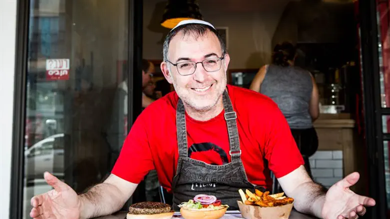 "כל יום כשאני בא ורואה אנשים אני אומר: וואו, הם שוב הגיעו". אורי מלמד