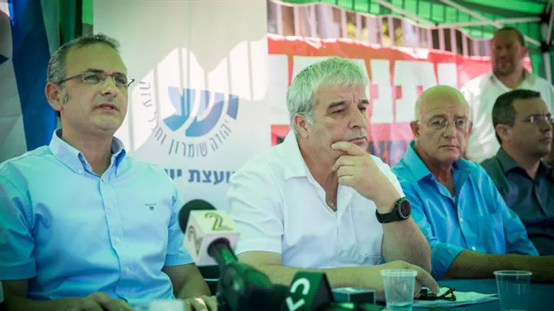 מעדיפים לבחור דמות שהיא גם ראש רשות מקומית. מאהל מחאה של מועצת יש"ע