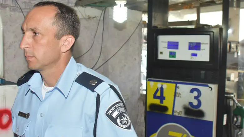 "Пиратская" АЗС. Иллюстрация