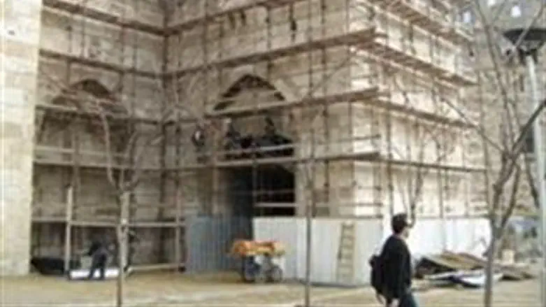 השער בשלבי השיפוץ