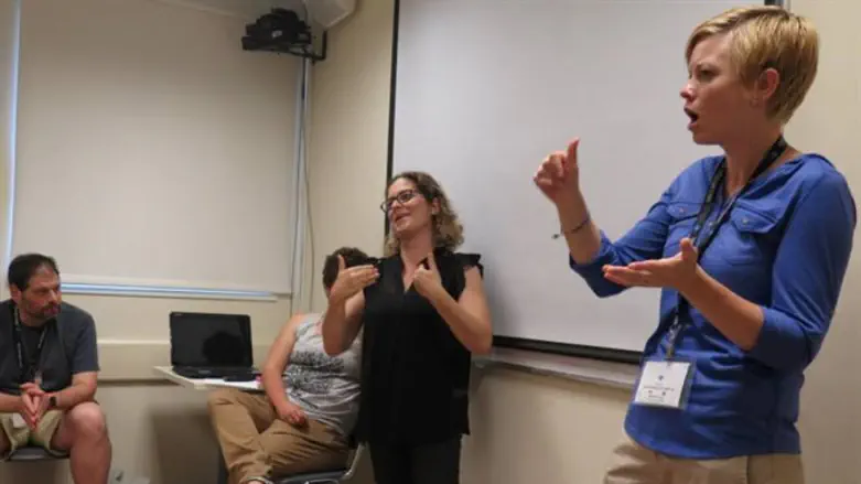 Taglit participants visit the Institute for the Advancement of Deaf People