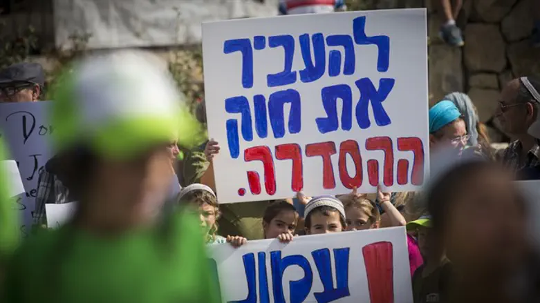 לכנסת יש סמכות מלאה לחוקק גם ביו"ש. הפגנות בעד חוק ההסדרה