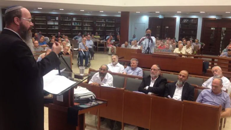 הרב מיכה הלוי, באחד השיעורים