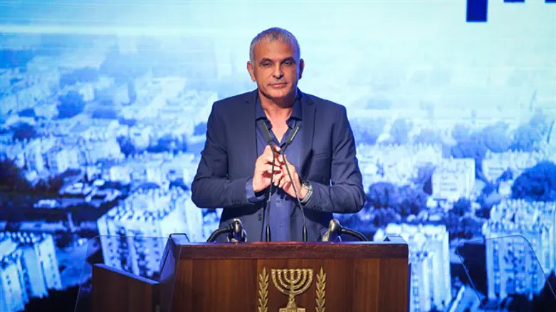 אלפי נרשמים. שר האוצר כחלון