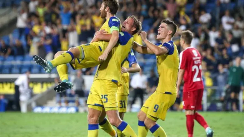 הצהובים חוגגים את השער של שרן ייני, הערב בנתניה