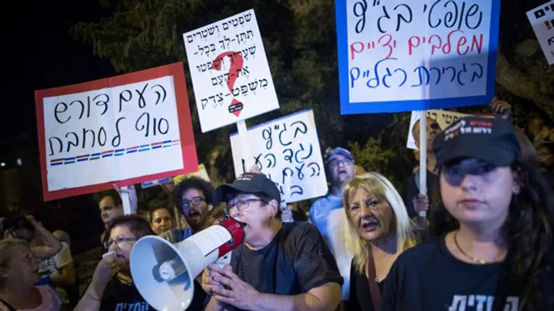 Demonstration at Naor's home