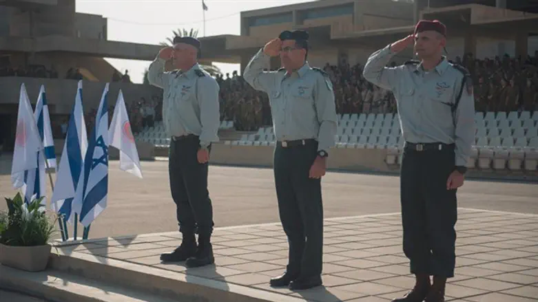 טקס החלפת המפקדים בבה"ד 1
