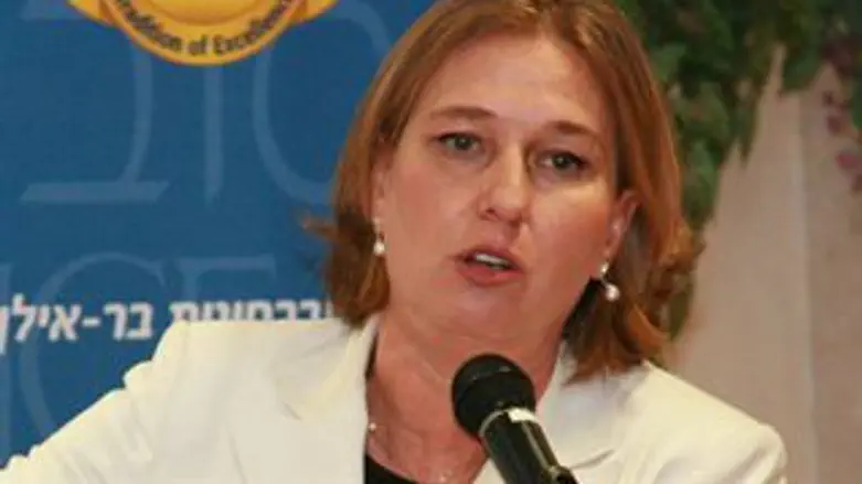 מזהירה. לבני