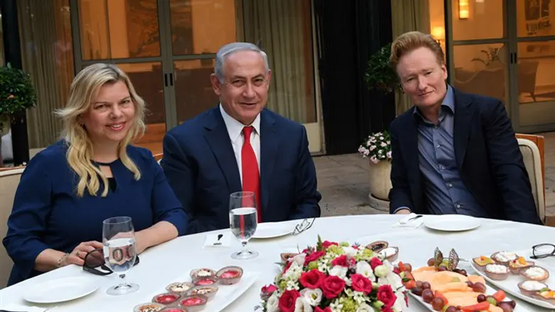 Prime Minister Netanyahu and his wife meet Conan O'Brian