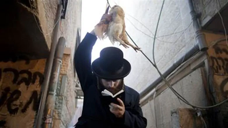 Man performs kaparot ritual