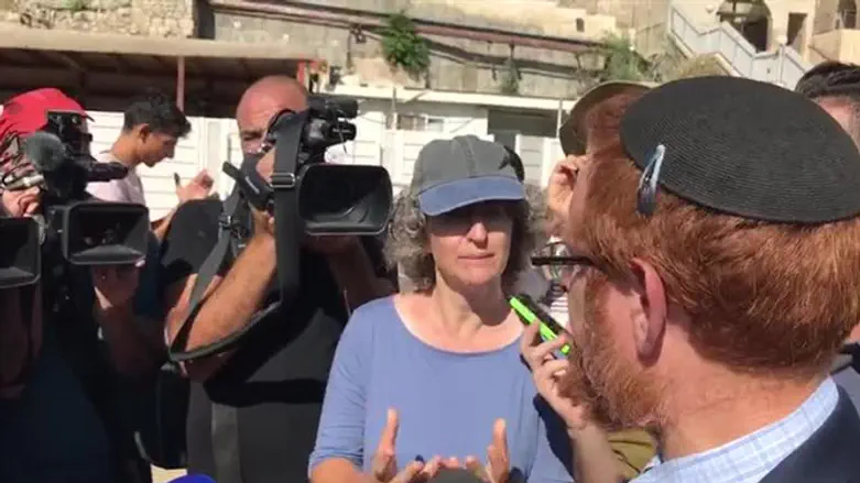 חגית עופרן מ'שלום עכשיו' בעימות עם גליק