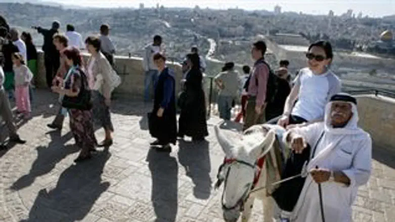 תיירים בירושלים. ארכיון