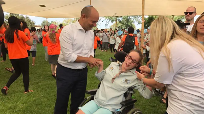 מיכל מיבנה, השר בנט וטליה בז'רנו מנכ"לית התנועה