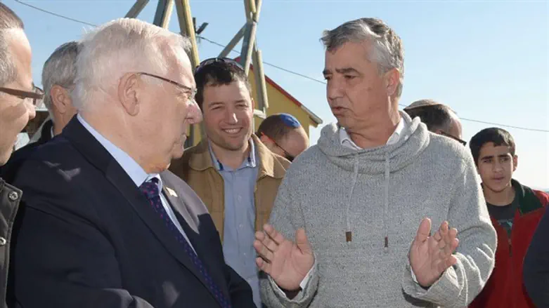 יגאל להב (מימין) עם הנשיא ריבלין בקרני שומרון