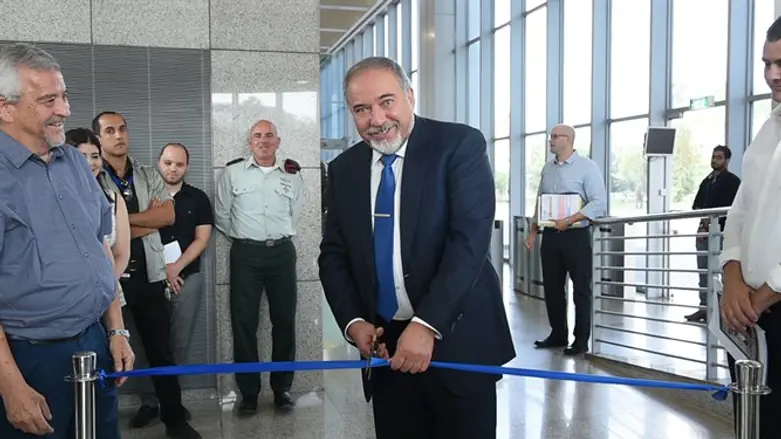 ליברמן בתערוכה