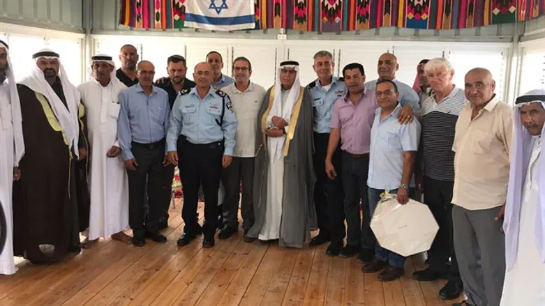 מפקד המחוז הדרומי עם נכבדי העדה הבדואית