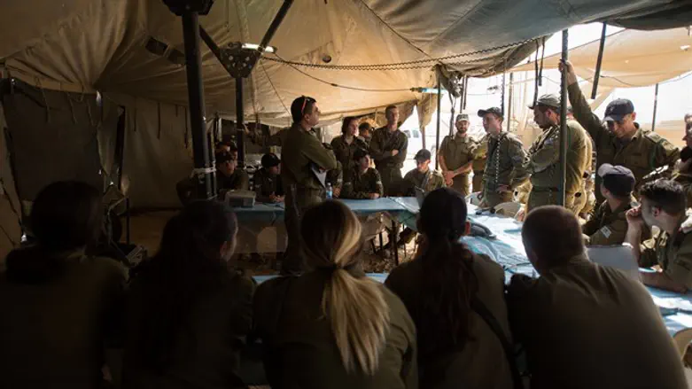 Подготовка к большим военным маневрам