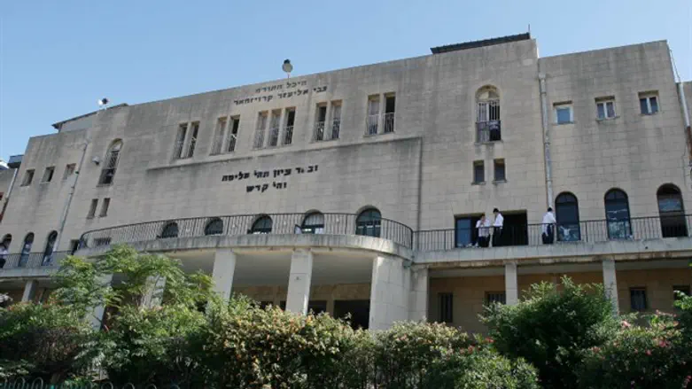 ישיבת פוניבז' בבני ברק