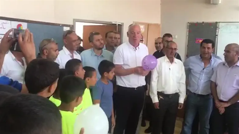 Uri Ariel with the Bedouin students