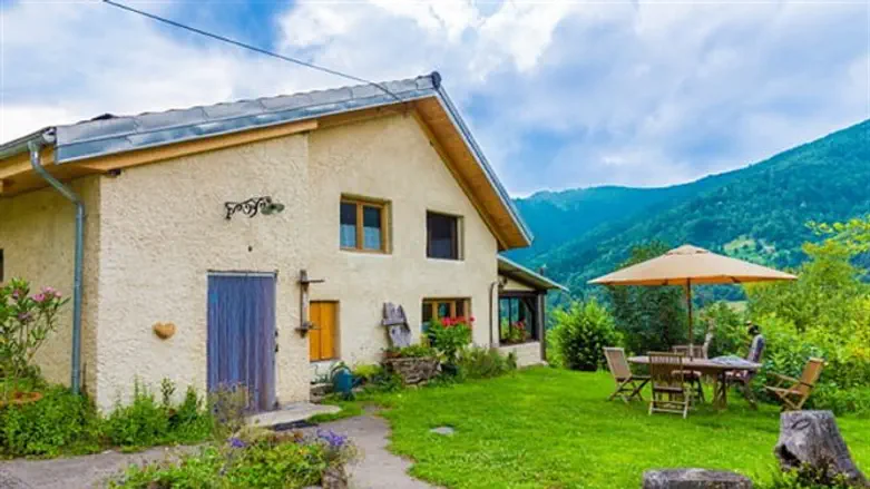 מעבר לבית קרקע