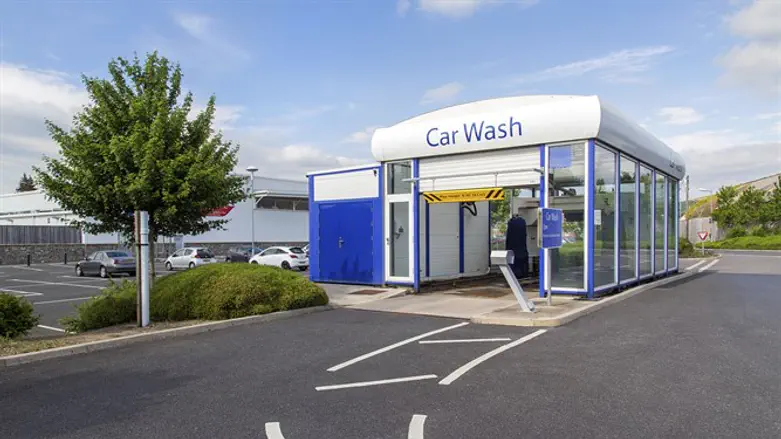 car wash (illustrative)