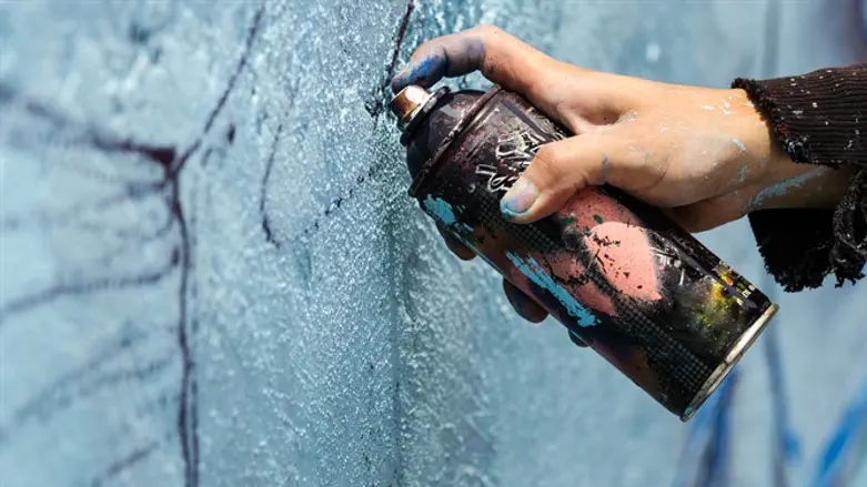 spray-painting