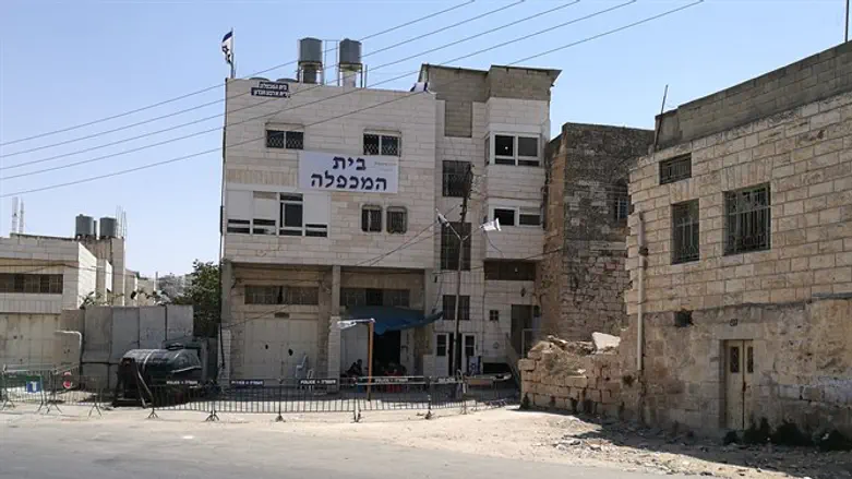 עיכוב האכלוס הוא פגיעה בזכות הקניין של יהודים. בית המכפלה