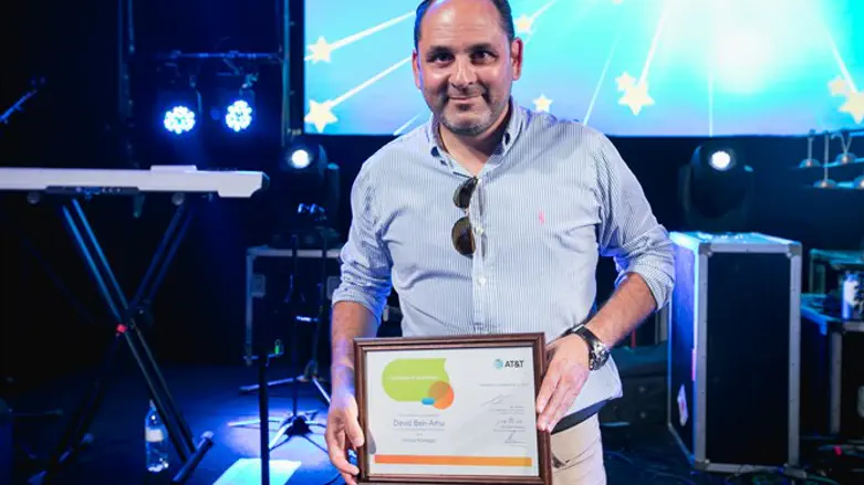 Holding the certificate of honor