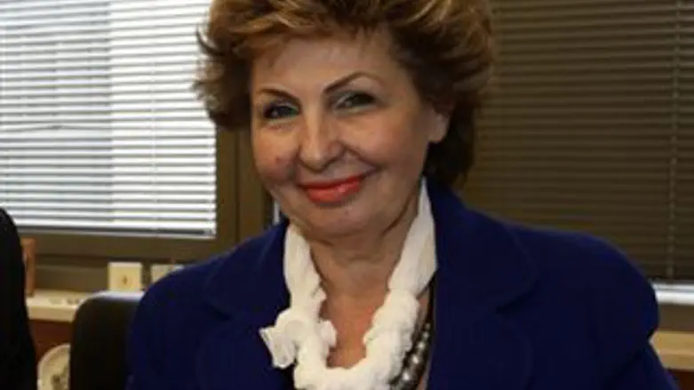 בשורות. השרה לנדבר