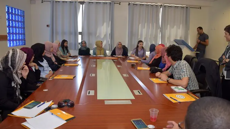 המפגש. היום