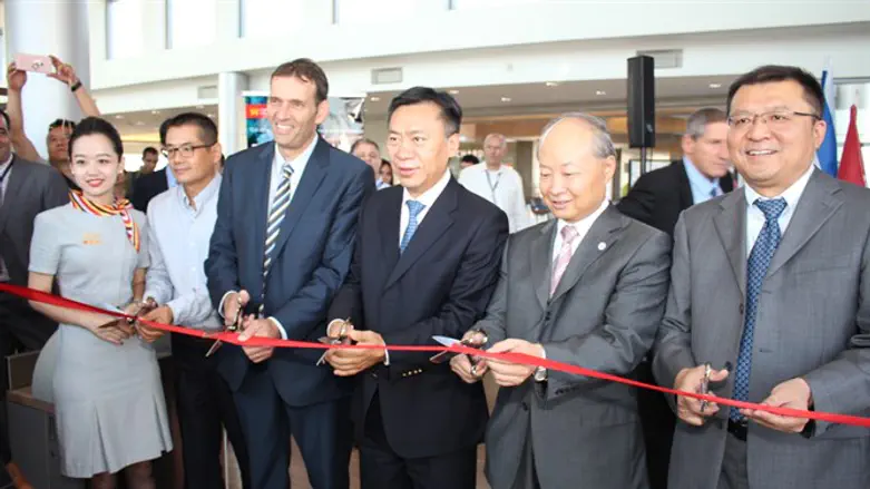 טיסה ראשונה להיינאן