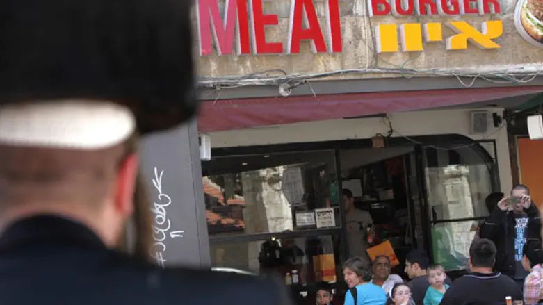 Non- kosher restaurant 