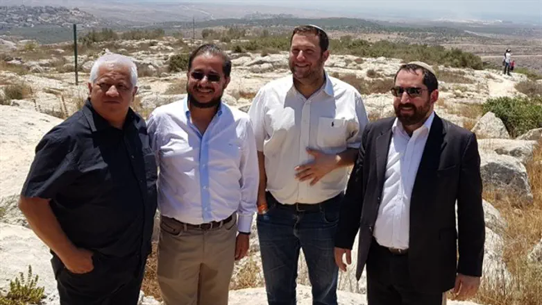 חברי המשלחת בשומרון