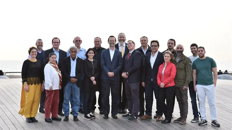 שיטת פריימריז נקייה ממַסחרה. חברי מפלגת 'זהות'