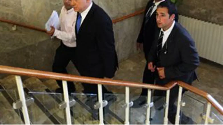 מאיים? נתניהו