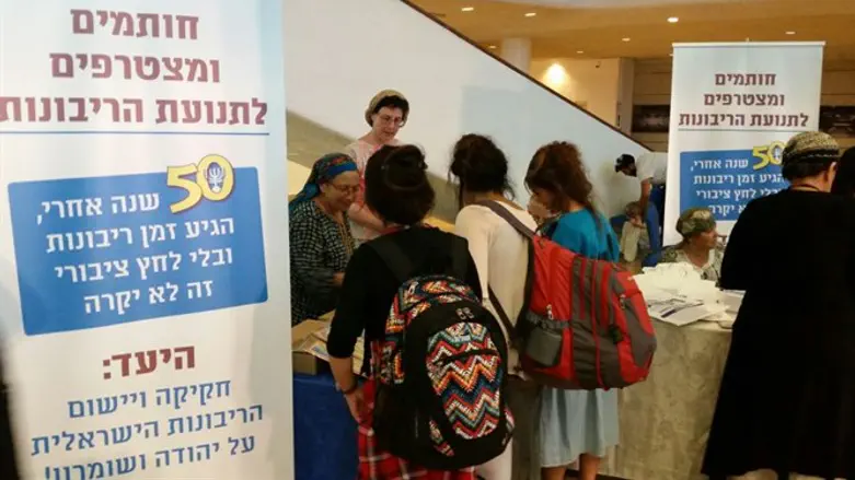 חותמים ומצטרפים