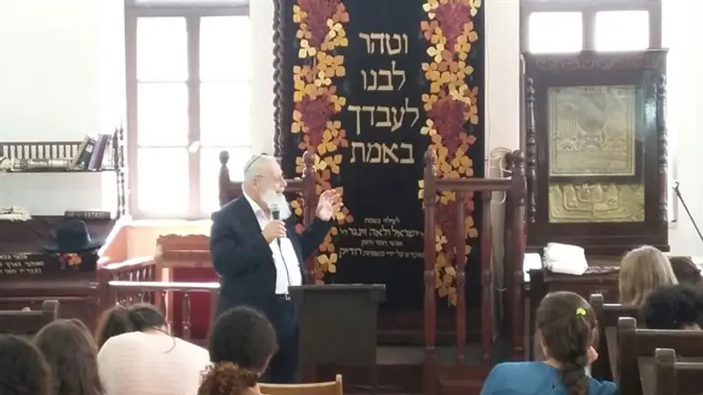 התלמידות בבית הרב