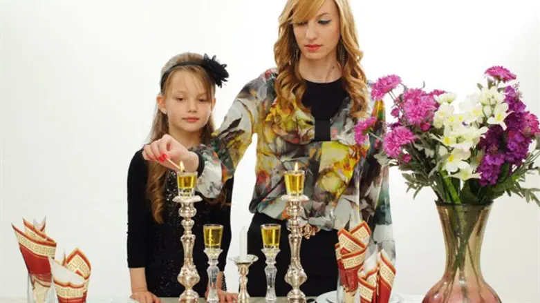 Lighting Shabbat candles