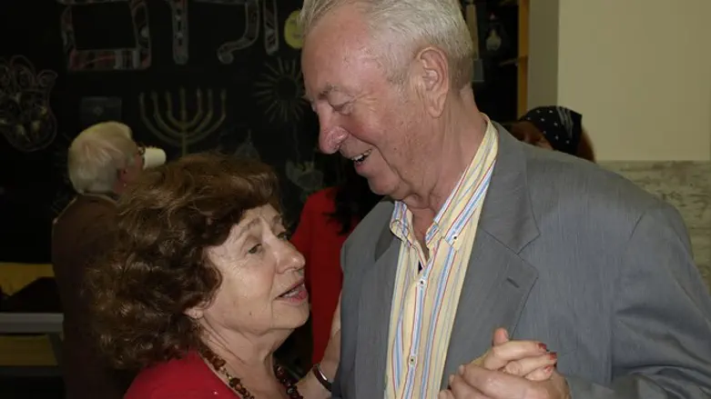 Maya Serebryanaya and Valeriy Utvenko dancing at the Halom JCC in Kiev