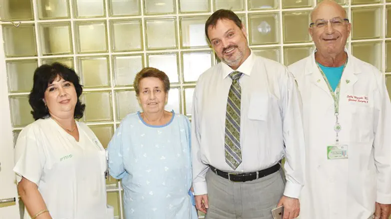 קרסוק פאניה והצוות שטיפל בה