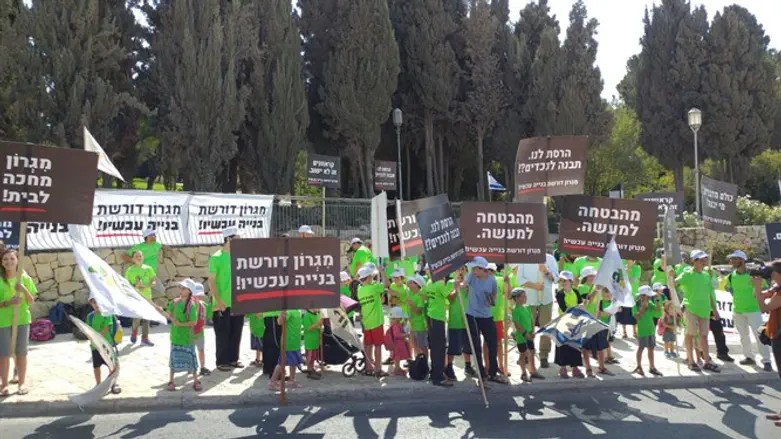 הפגנת תושבי מגרון וילדיהם