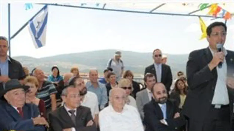 ראש עיריית צפת נואם באירוע הפתיחה